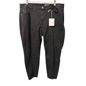 Kylie  Black Mid-Rise Skinny Jeans Size 20 Jeans. NWT